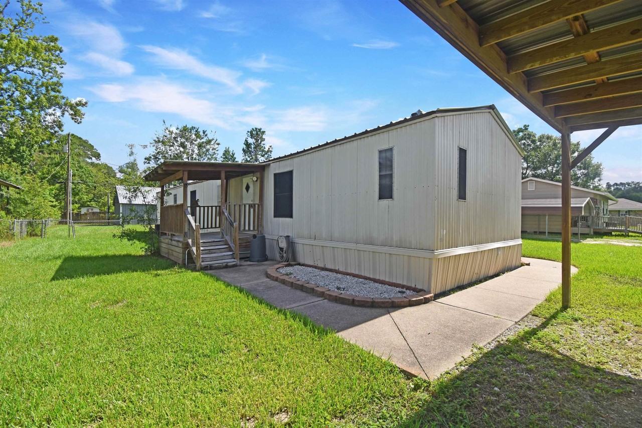 8707 Dogwood Dr - Photo 2 of 17