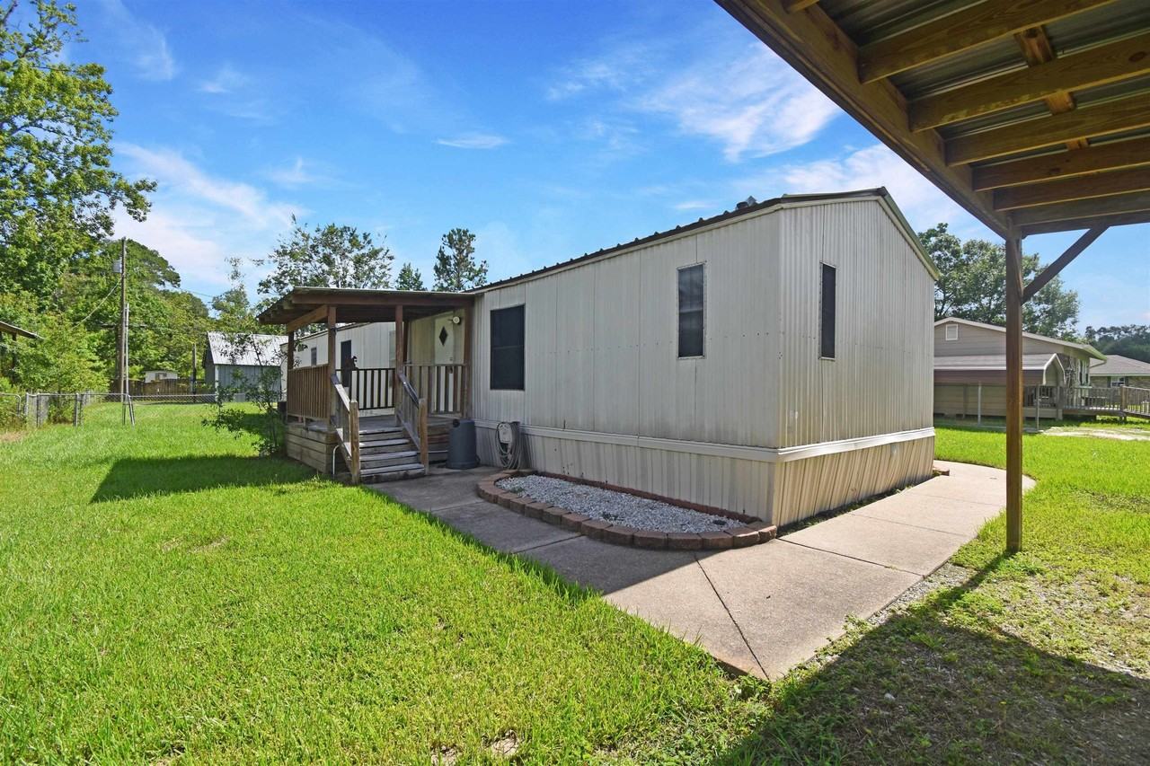8707 Dogwood Dr - Photo 3 of 17