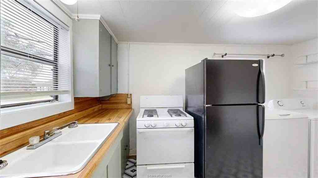 303 Montclair Ave - Photo 4 of 15