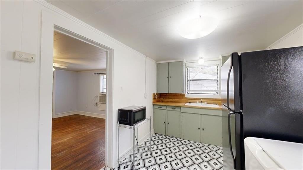 303 Montclair Ave - Photo 5 of 15
