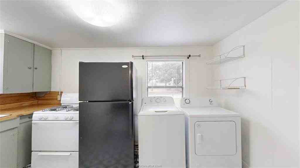 303 Montclair Ave - Photo 6 of 15