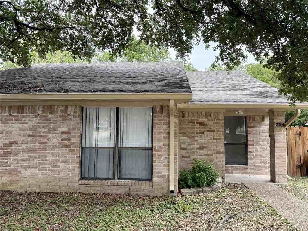 704 Cross Timbers Dr - Photo 2 of 14