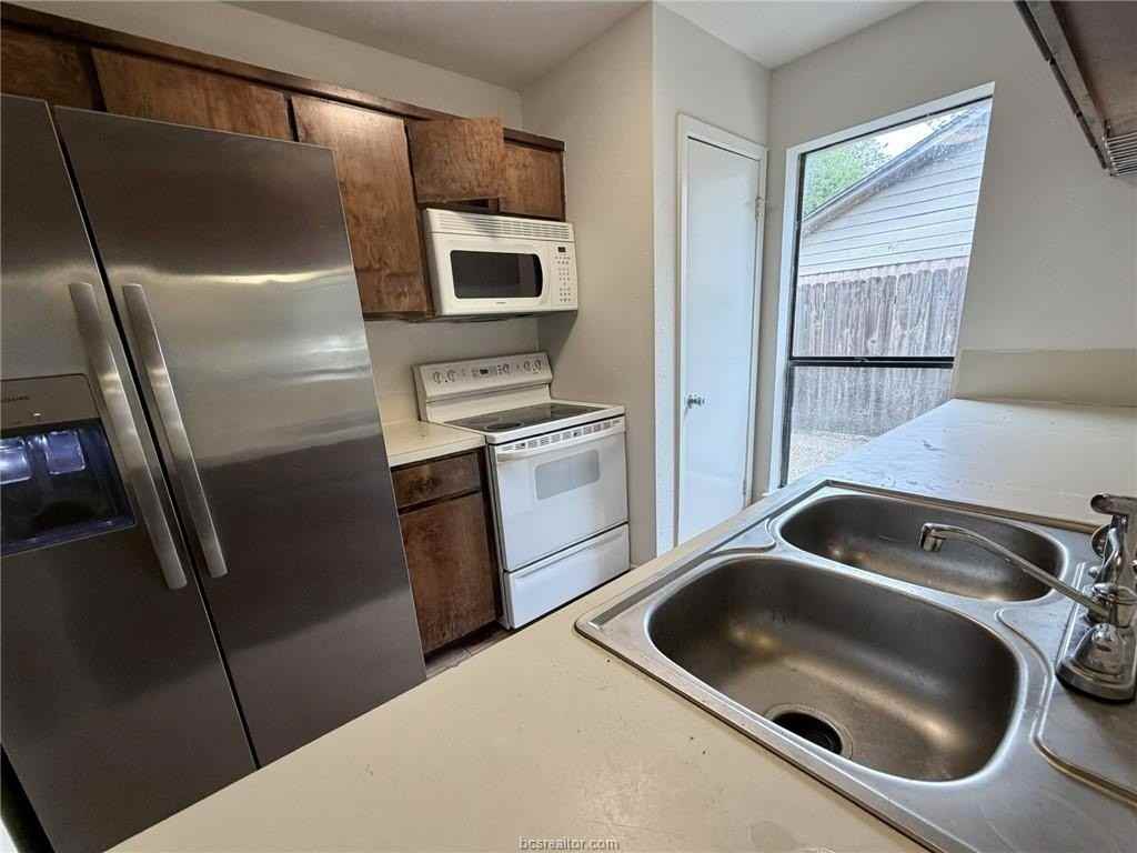 704 Cross Timbers Dr - Photo 4 of 14