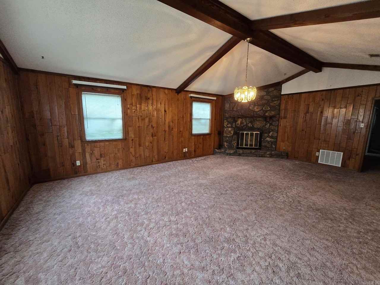 14 Devon Ln