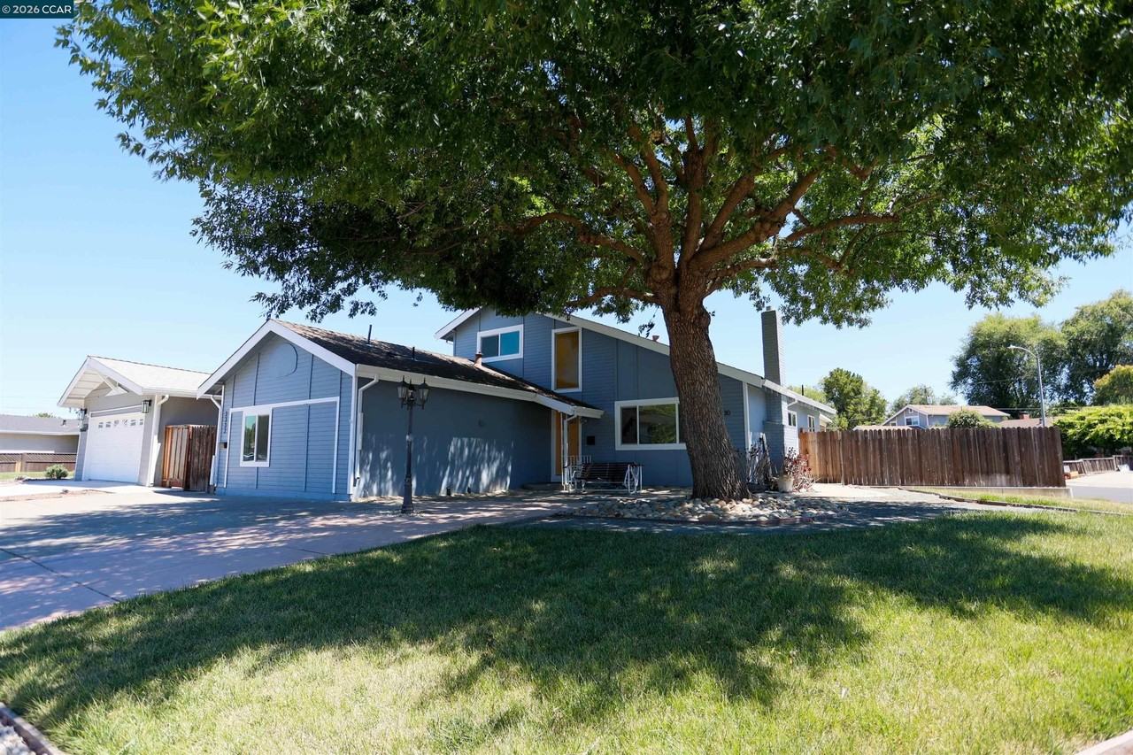 3330 Claudia Dr - Photo 2 of 30