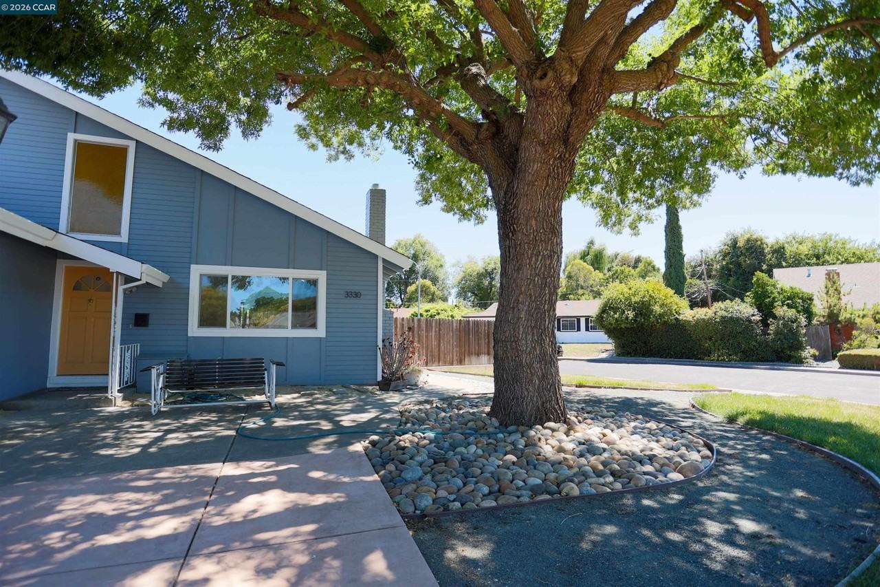 3330 Claudia Dr - Photo 4 of 30