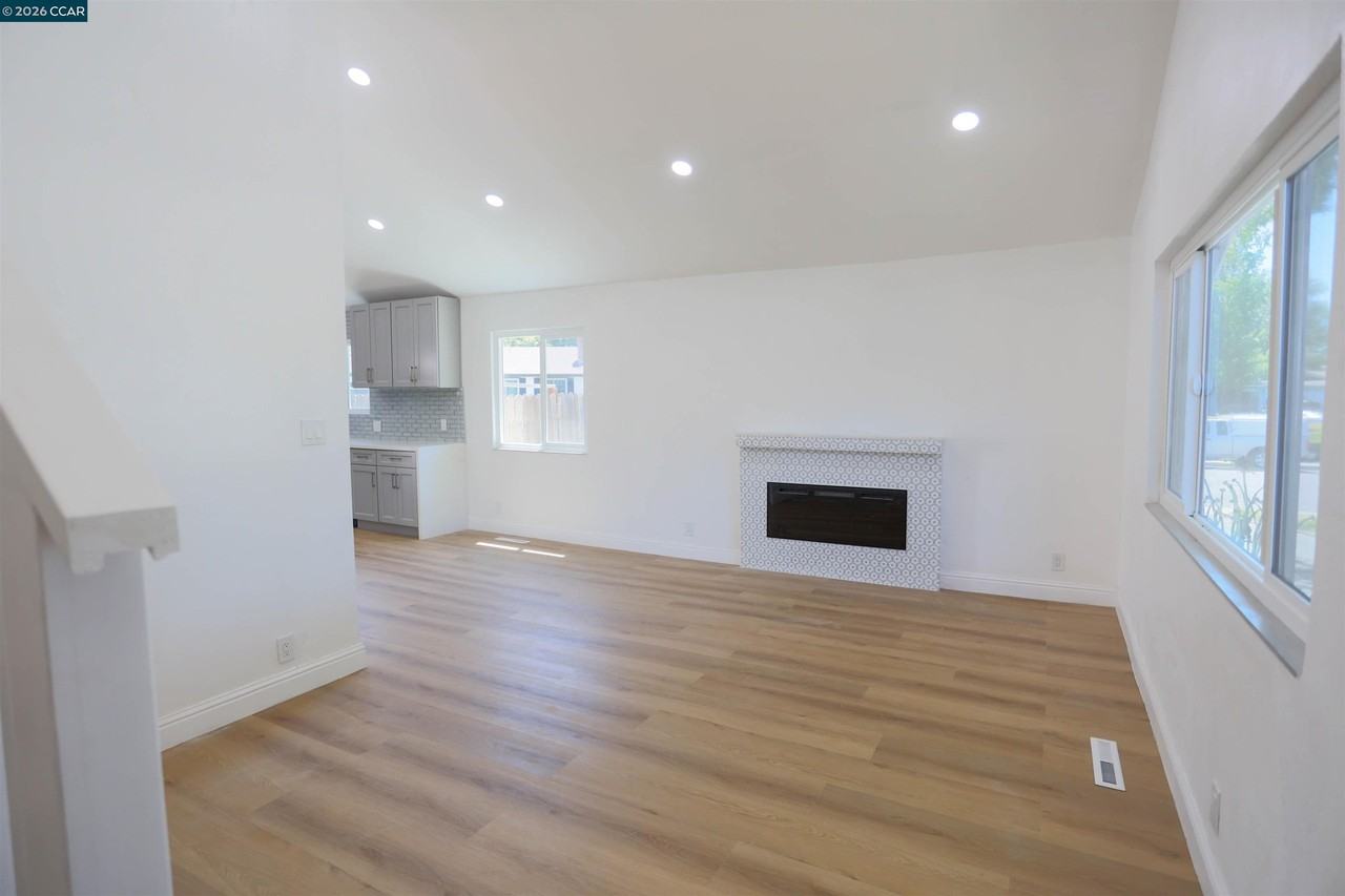 3330 Claudia Dr - Photo 6 of 30