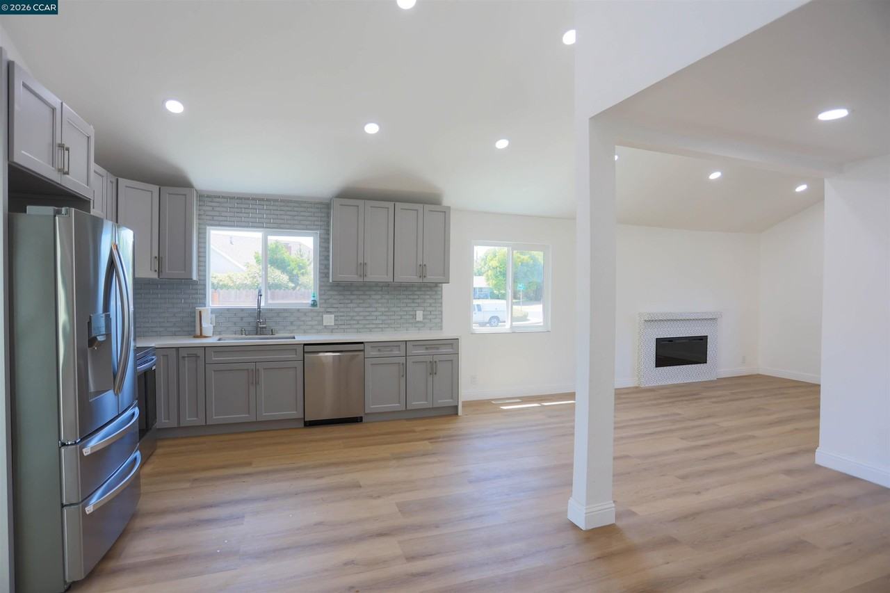3330 Claudia Dr - Photo 7 of 30