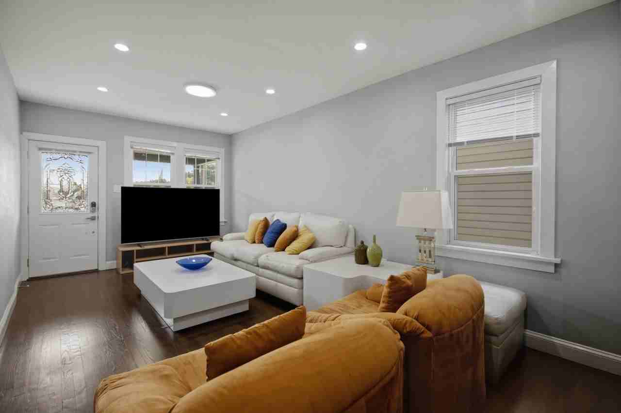 2430 N Normandy Ave #1 - Photo 2 of 10
