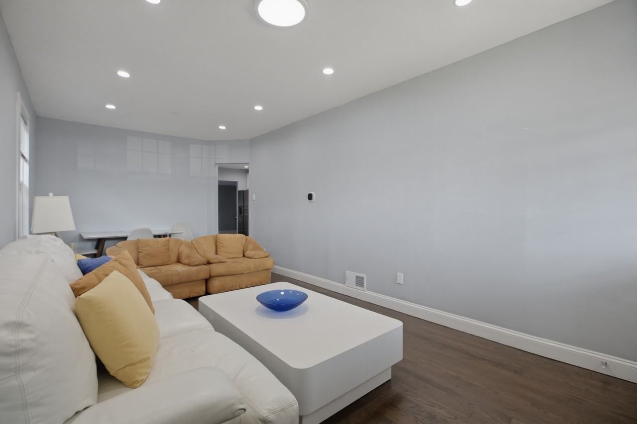 2430 N Normandy Ave #1 - Photo 3 of 10