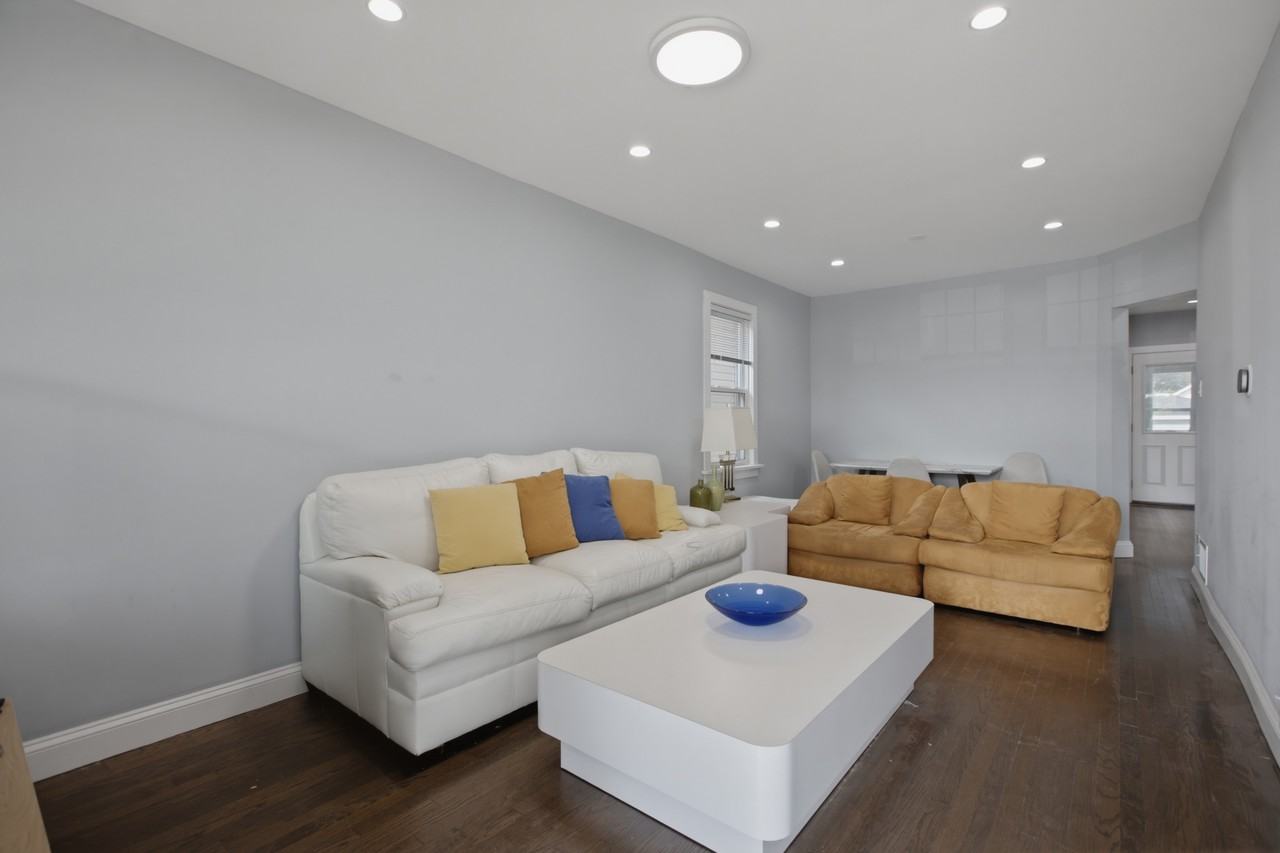 2430 N Normandy Ave #1 - Photo 4 of 10