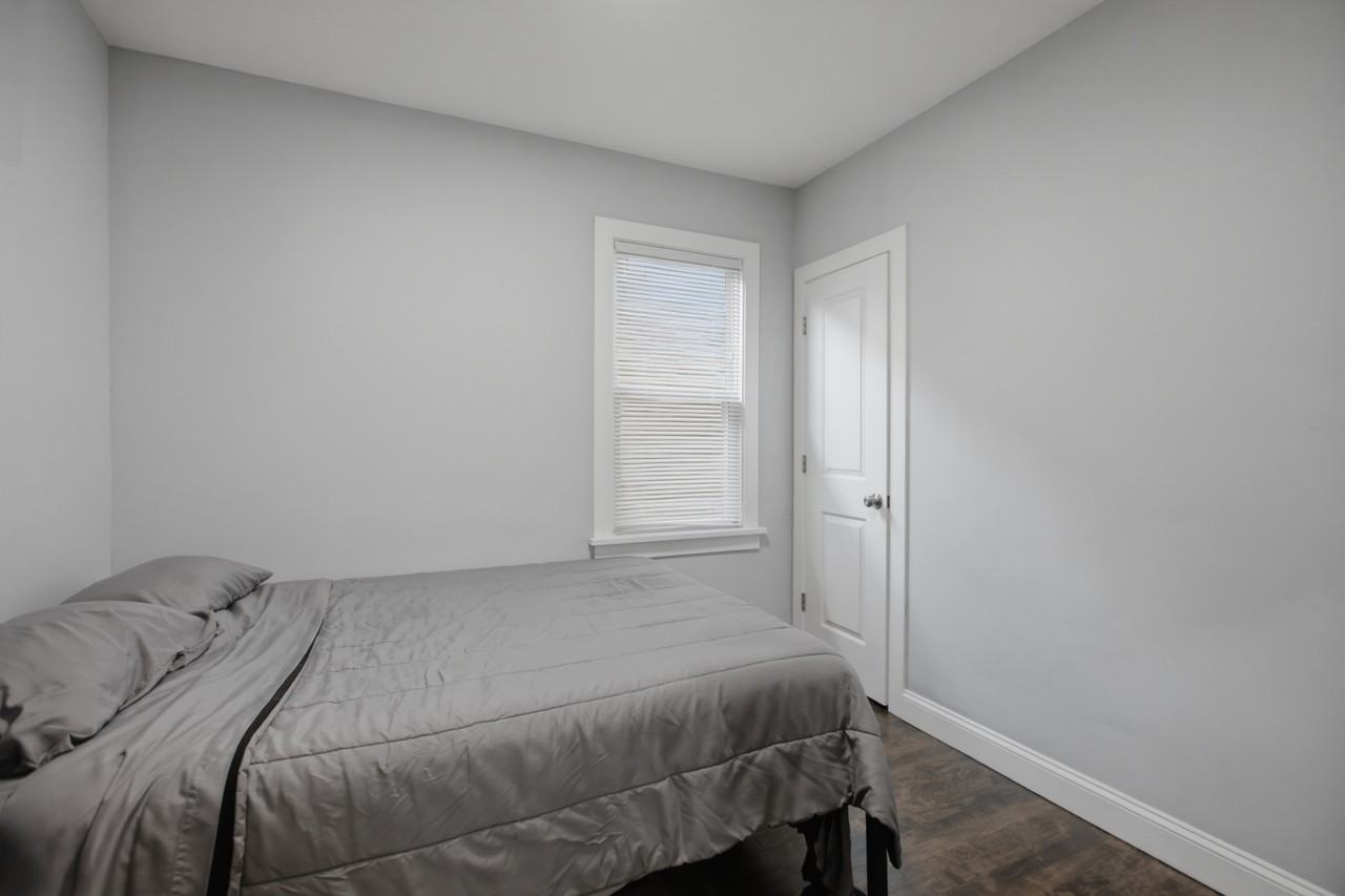 2430 N Normandy Ave #1 - Photo 5 of 10