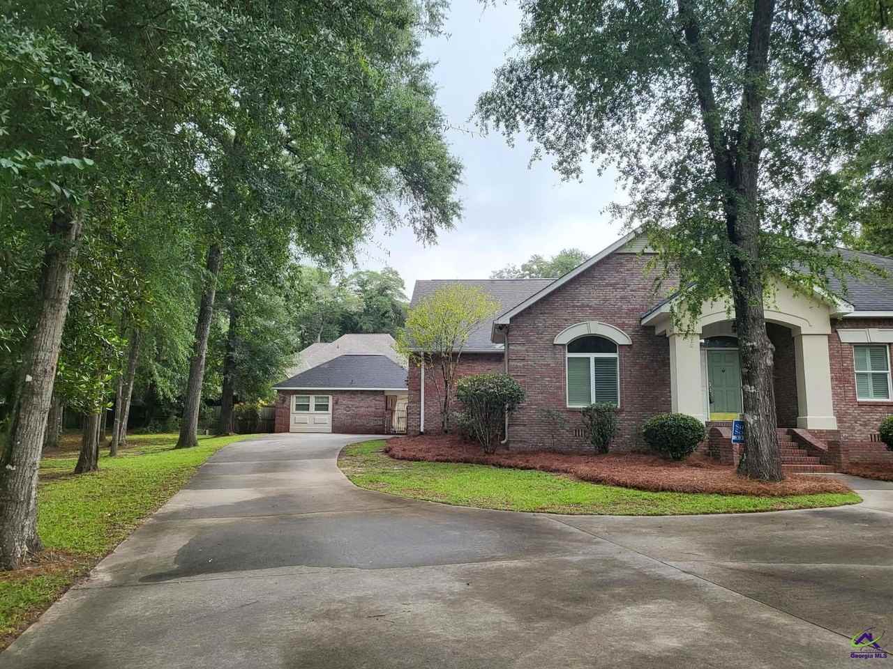 406 Royal Crest Cir - Photo 2 of 19