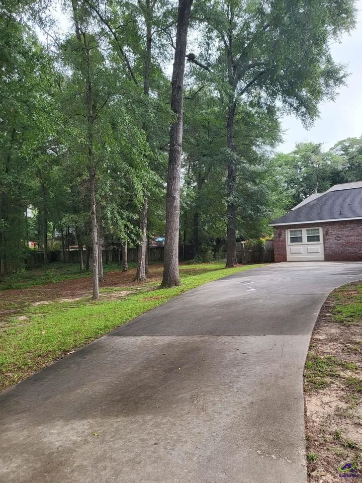 406 Royal Crest Cir - Photo 3 of 19