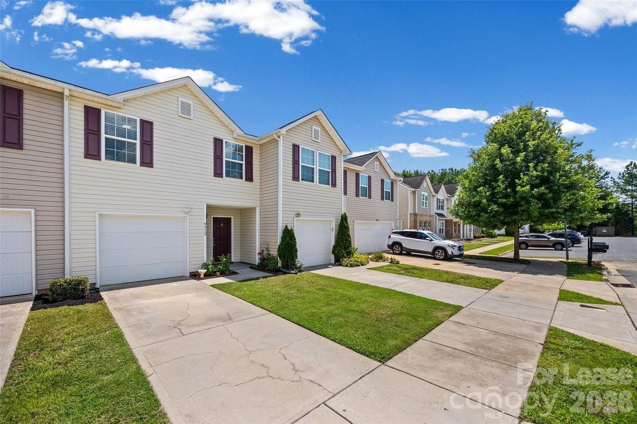 9612 Brackenview Ct - Photo 3 of 38