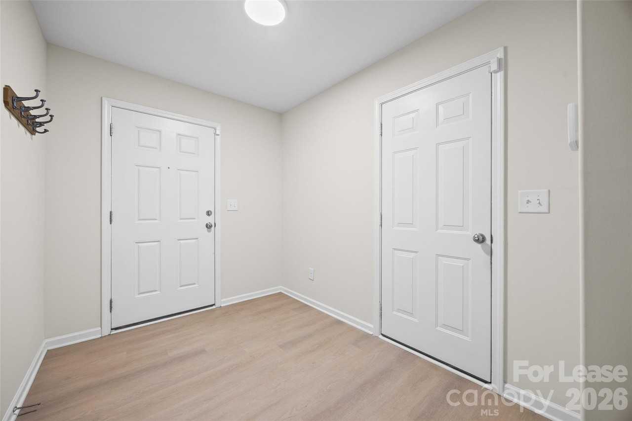 9612 Brackenview Ct - Photo 4 of 38