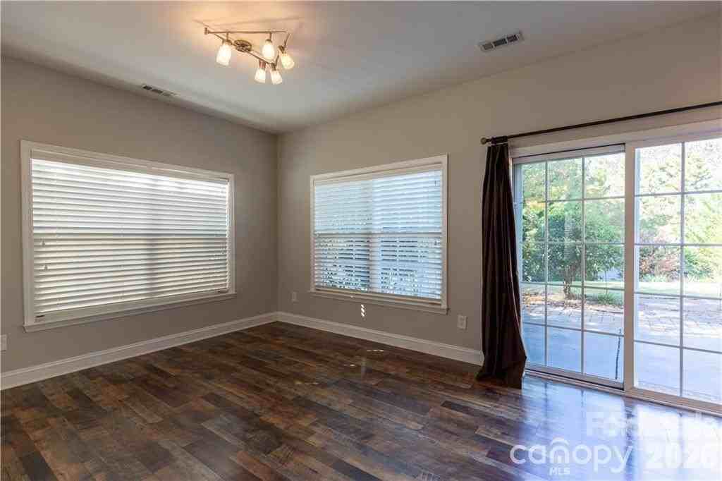 123 Colville Rd - Photo 6 of 28