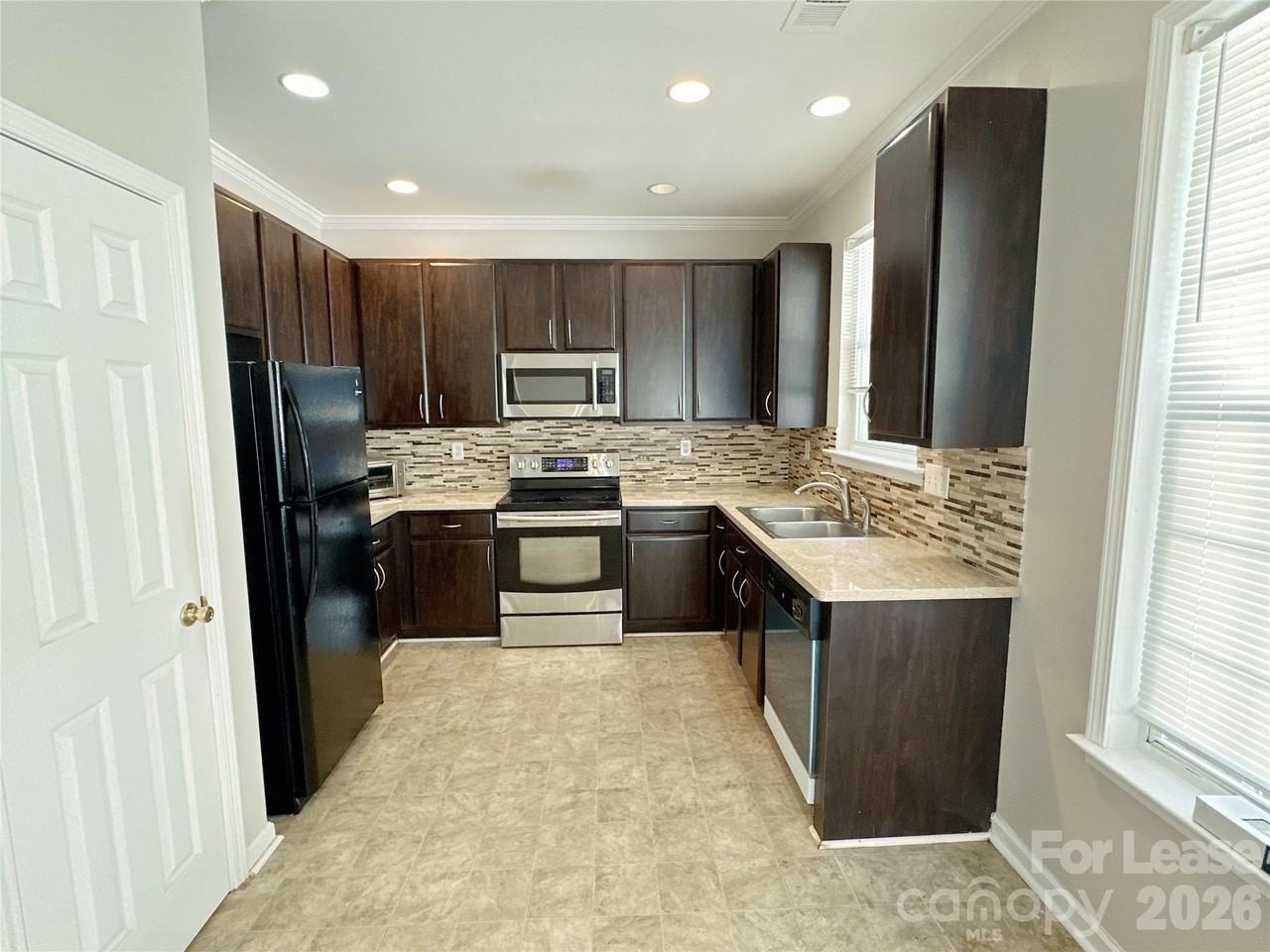 7629 Abigail Glen Dr - Photo 2 of 23