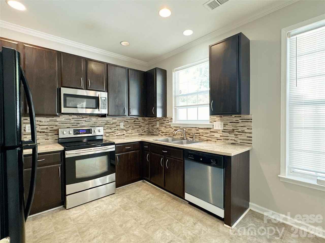 7629 Abigail Glen Dr - Photo 4 of 23