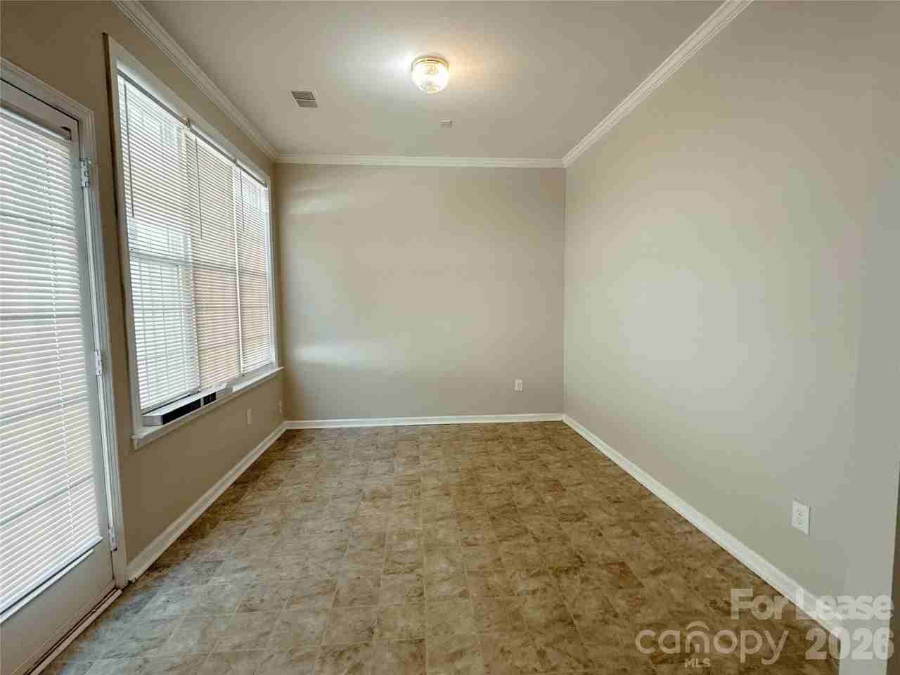 7629 Abigail Glen Dr - Photo 5 of 23