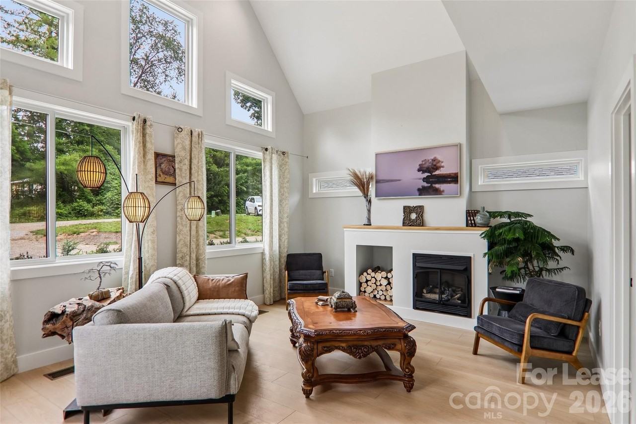 18 Baker Pl - Photo 2 of 42