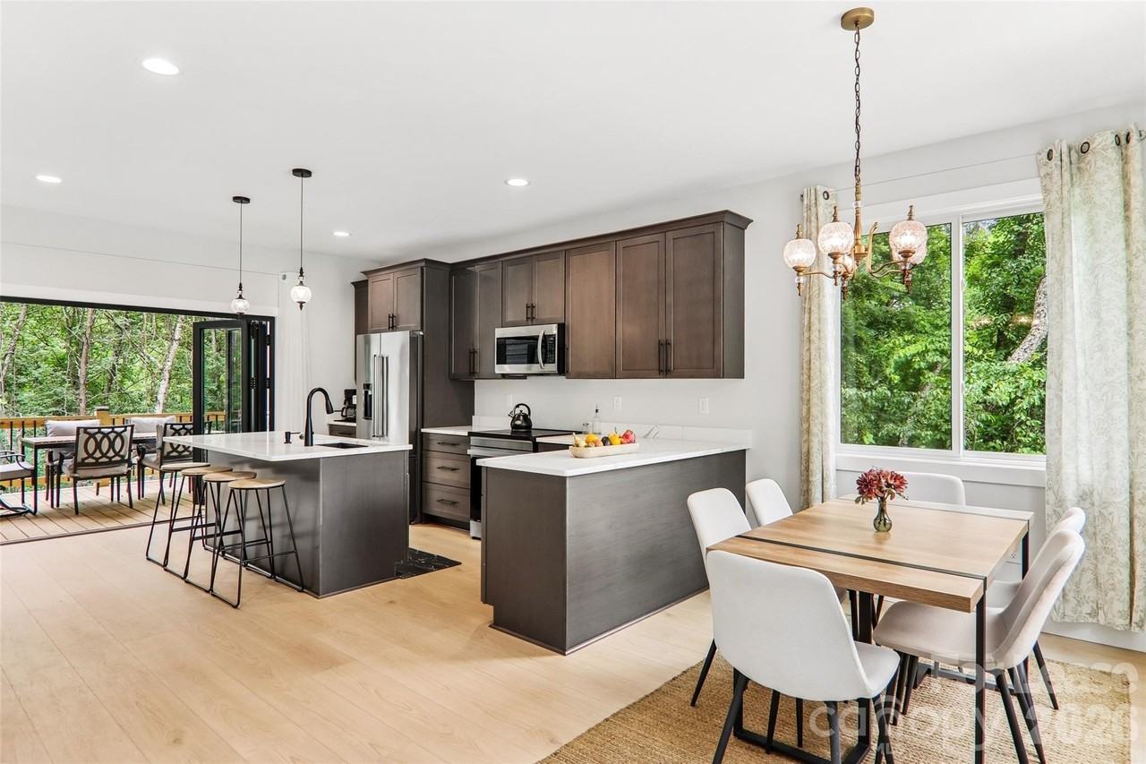 18 Baker Pl - Photo 3 of 42