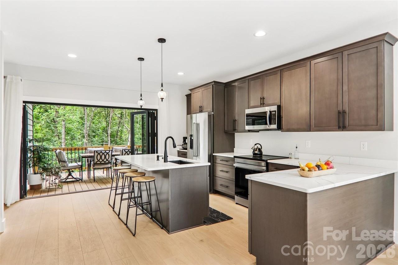 18 Baker Pl - Photo 4 of 42