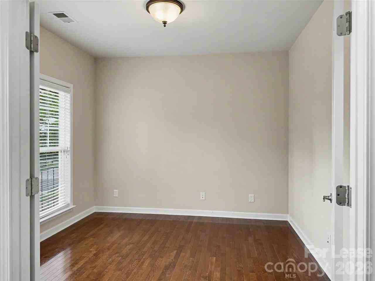 9403 Segundo Ln - Photo 5 of 48