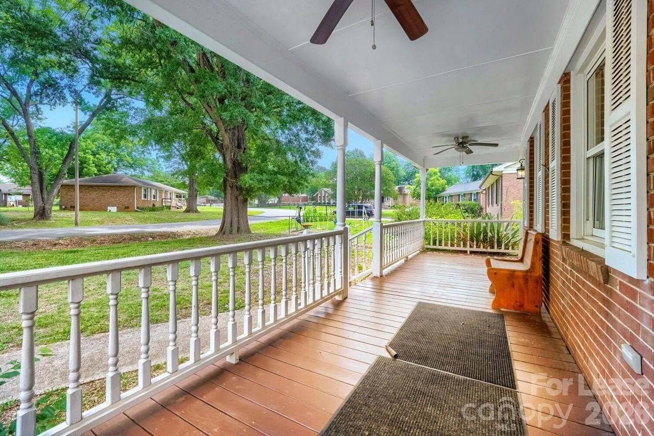 221 Eden Cir - Photo 4 of 28