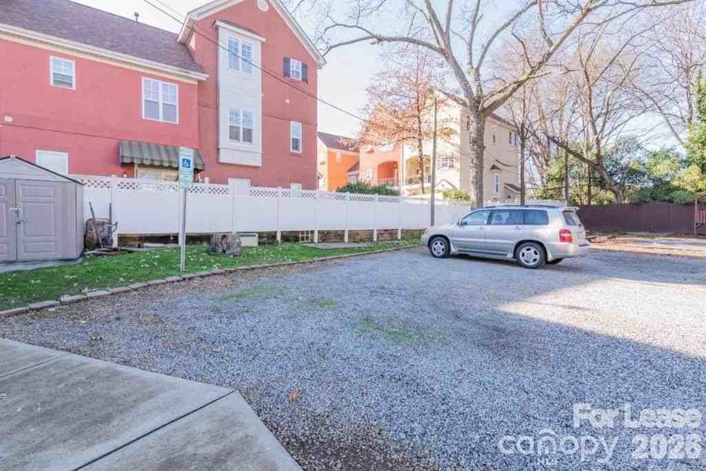 715 Hawthorne Ln - Photo 3 of 18