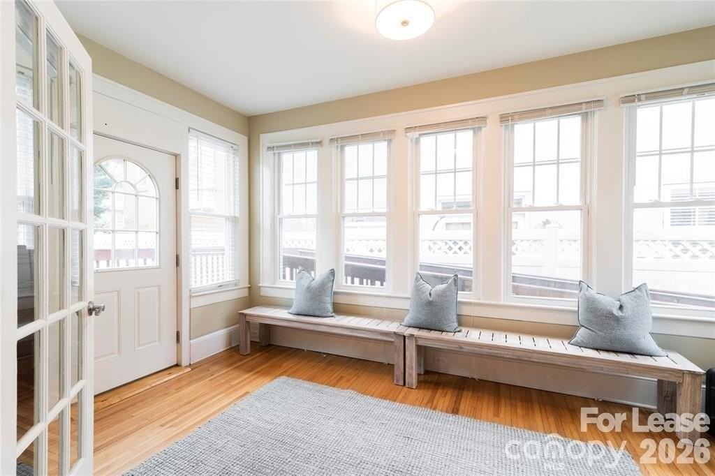715 Hawthorne Ln - Photo 6 of 18