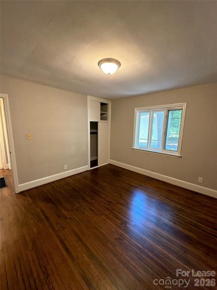 1441 Goodwin Ave - Photo 6 of 9