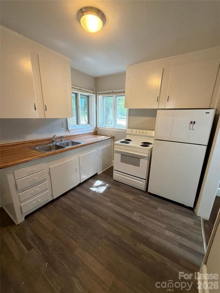 3526 Eastway Dr - Photo 2 of 8