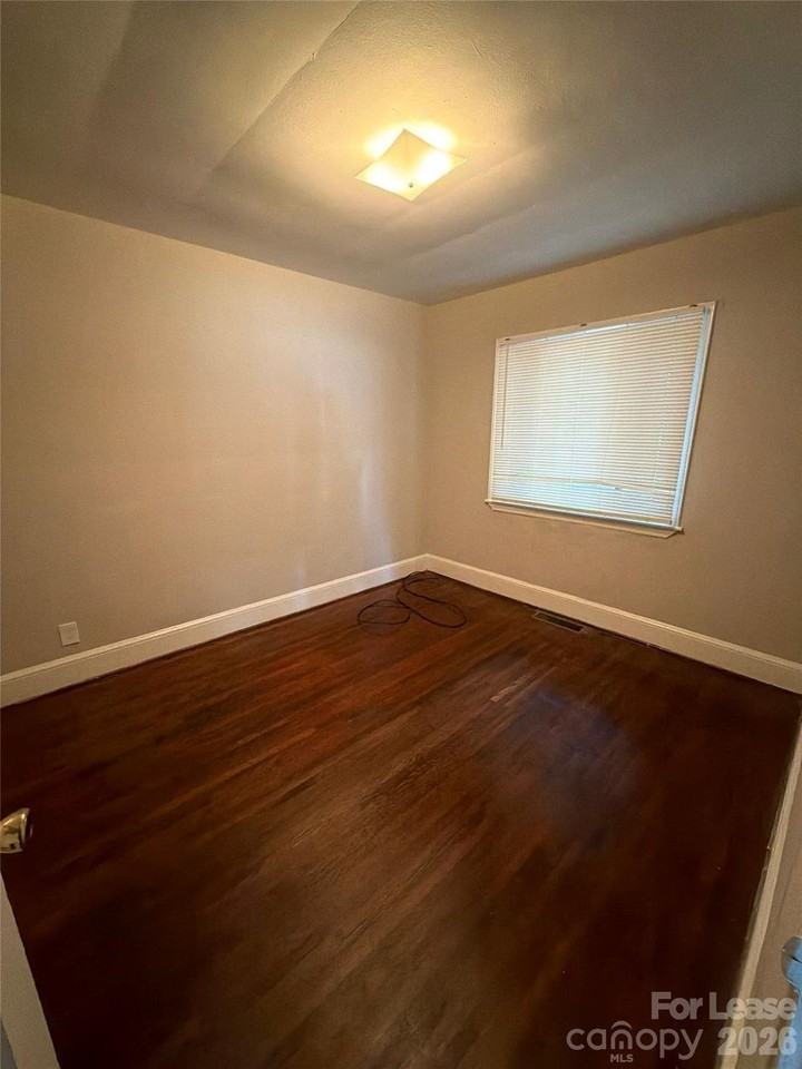 3526 Eastway Dr - Photo 5 of 8