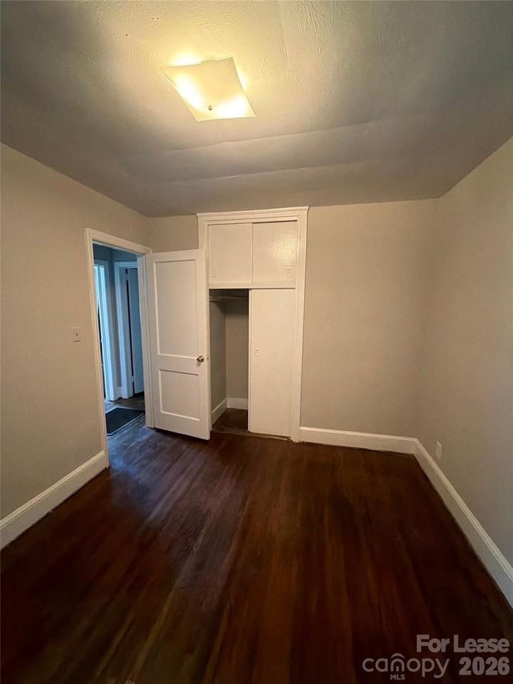 3526 Eastway Dr - Photo 6 of 8