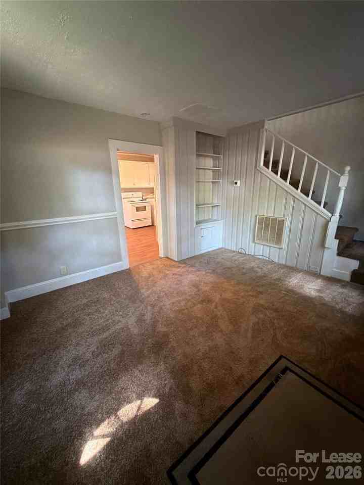 3516 Eastway Dr - Photo 2 of 12
