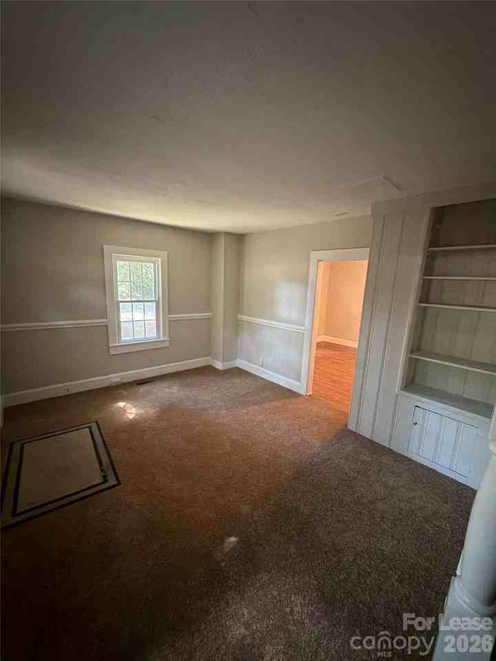 3516 Eastway Dr - Photo 3 of 12
