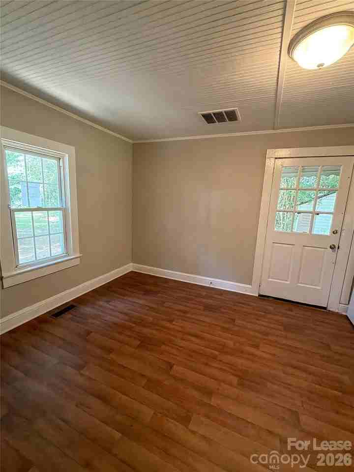 3516 Eastway Dr - Photo 4 of 12
