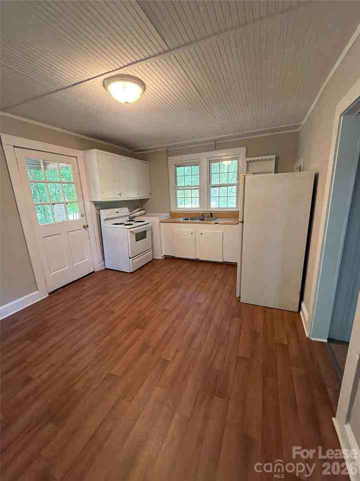 3516 Eastway Dr - Photo 5 of 12