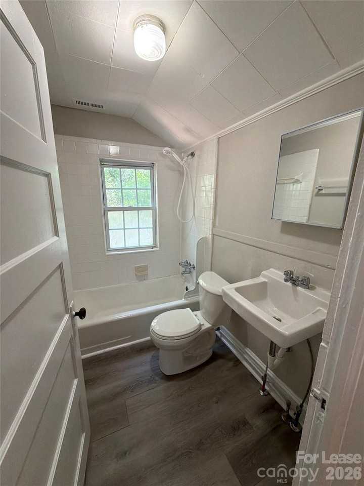 3516 Eastway Dr - Photo 7 of 13
