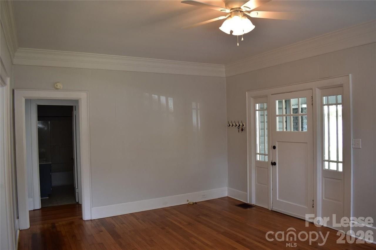 629 N Cedar St - Photo 3 of 17