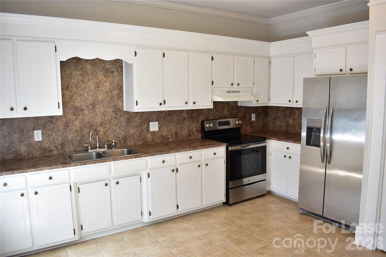 629 N Cedar St - Photo 5 of 17