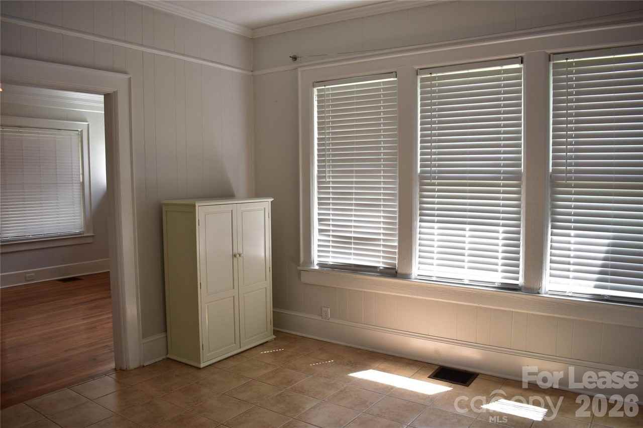 629 N Cedar St - Photo 7 of 17