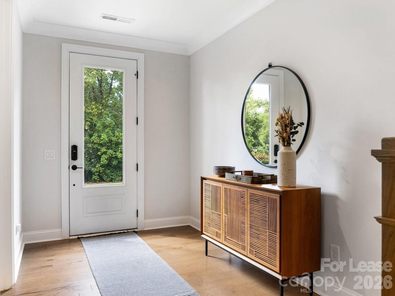 2555 Deacon Ave - Photo 3 of 34