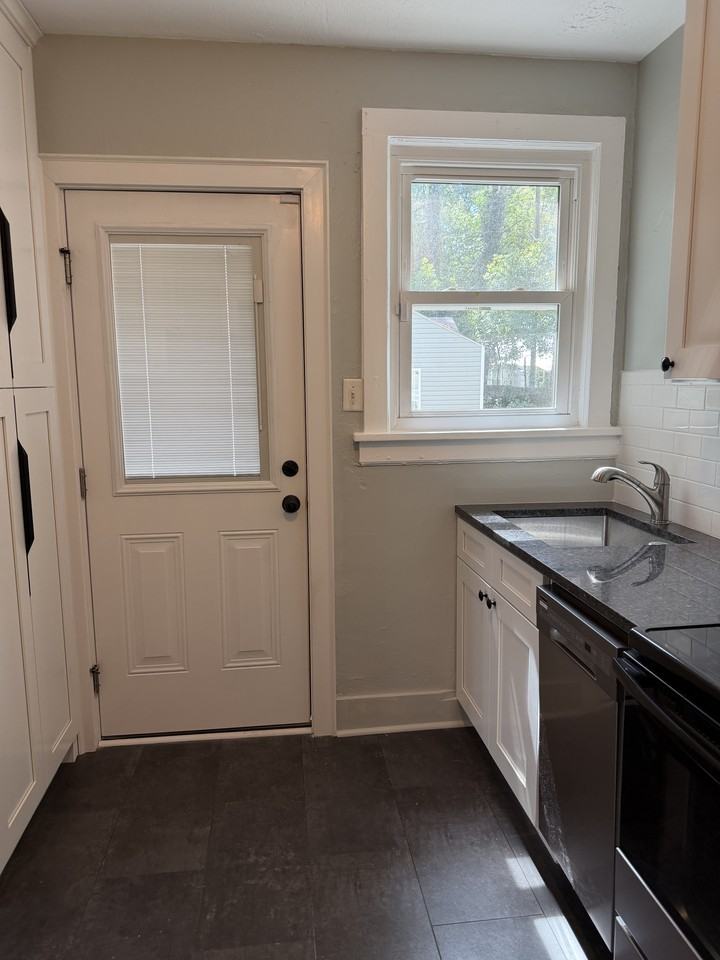 114 Palm Ave #1 - Photo 3 of 20