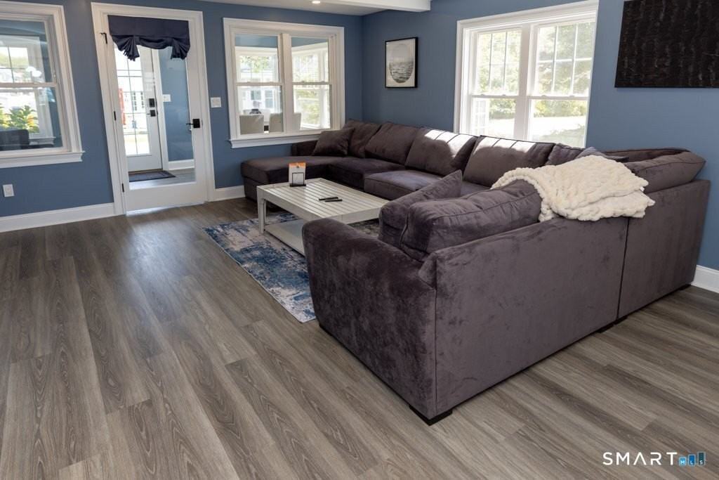 57 Swan Ave - Photo 6 of 40
