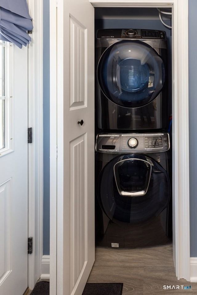57 Swan Ave - Photo 7 of 40