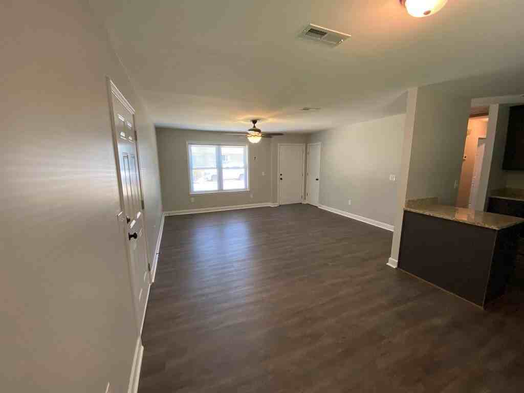 902 Landview Dr - Photo 4 of 16