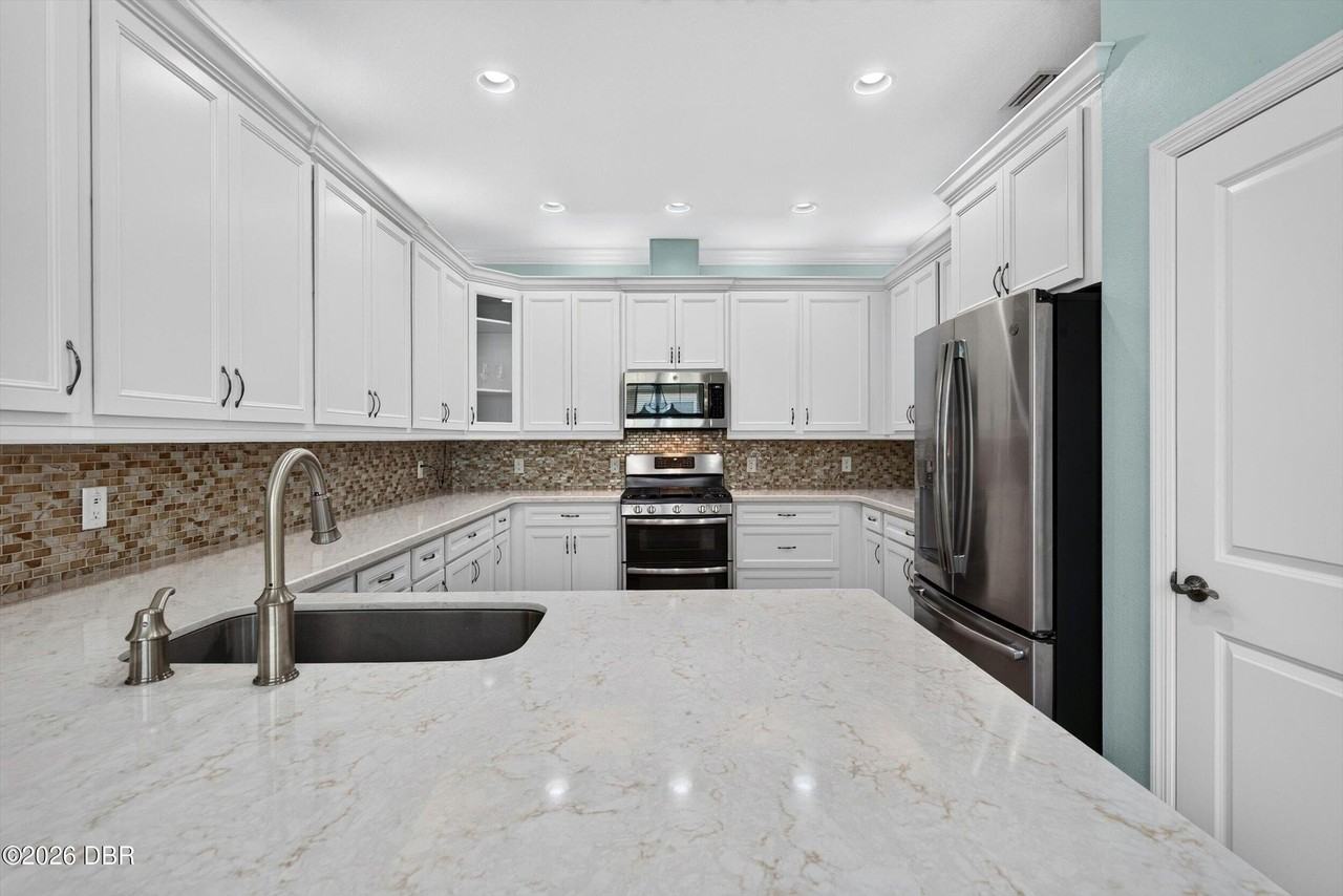 330 Coral Reef Way - Photo 7 of 50