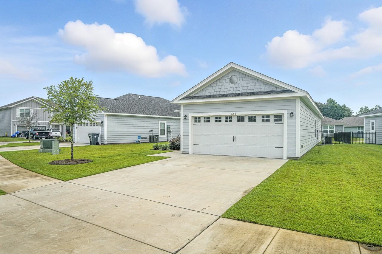228 Speckled Trout Ln N - Photo 3 of 37